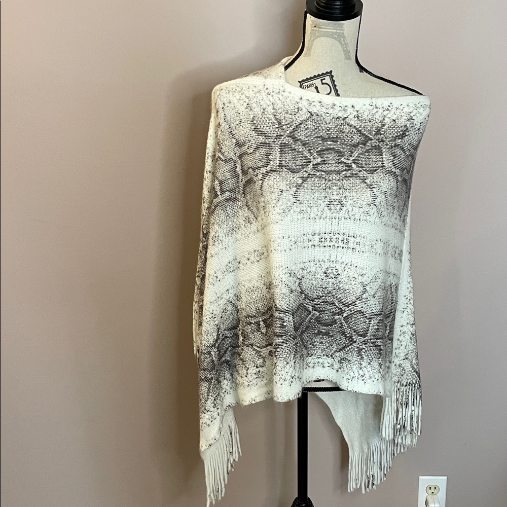 Chic Snake Print Fringe Shawl/Poncho